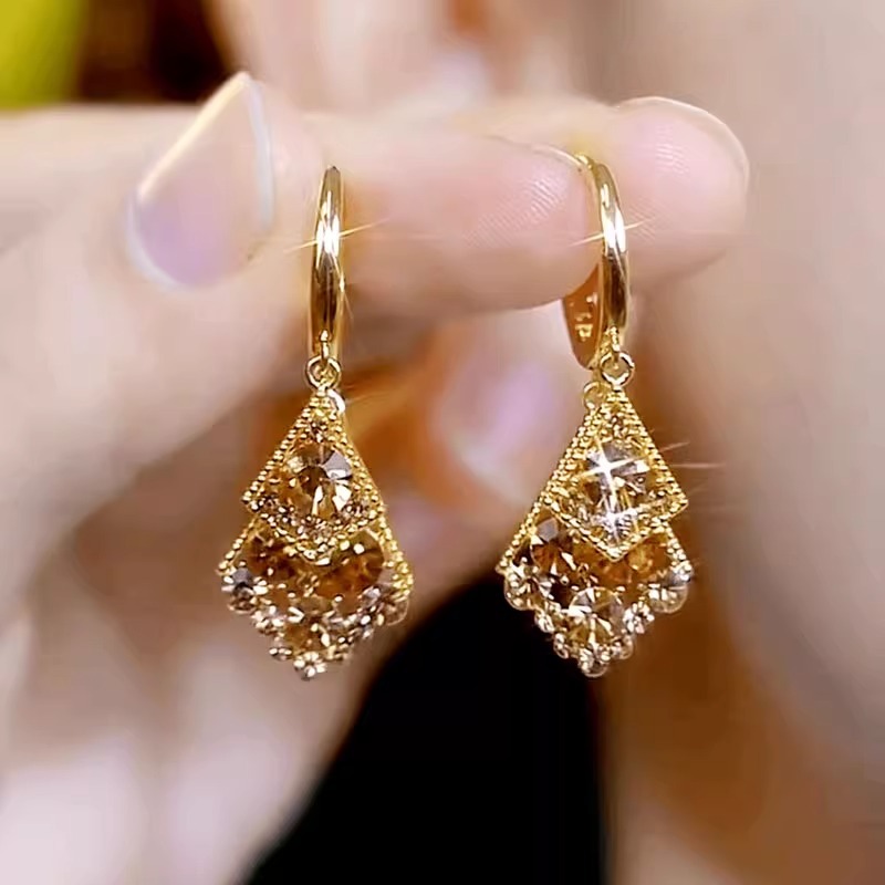 Diamond Stud Earrings - Модные серьги-кольца «Богиня темперамента»: универсальные золотые